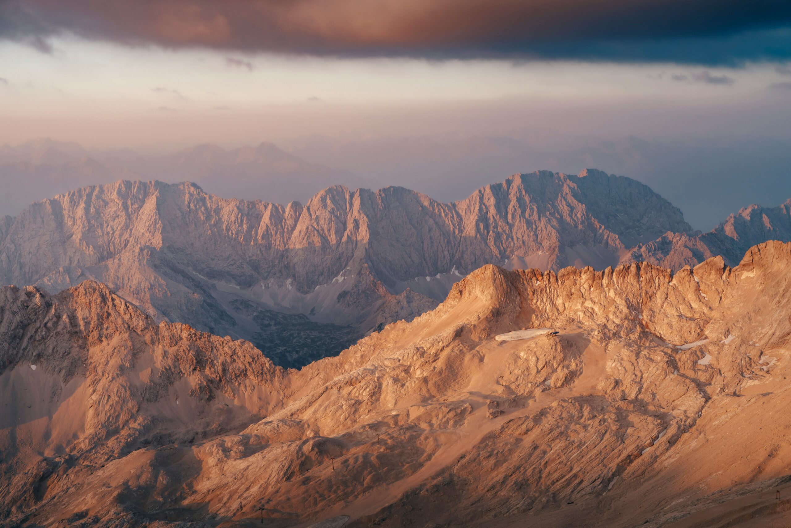 daniel-sessler-IyhdFcaRYqE-unsplash